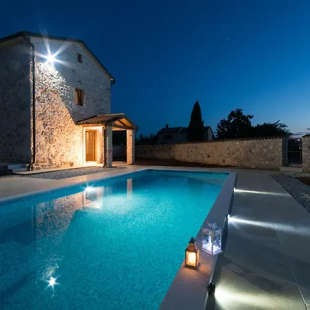 Lucy, A Mediterranean Rustic Haven, Pet Friendly Prázdninový dům *