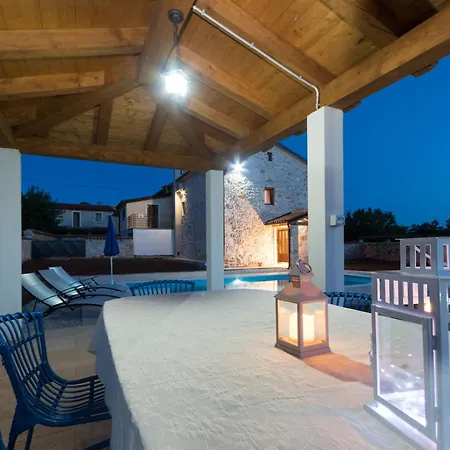 Lucy, A Mediterranean Rustic Haven, Pet Friendly Prázdninový dům *