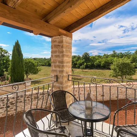 Lucy, A Mediterranean Rustic Haven, Pet Friendly