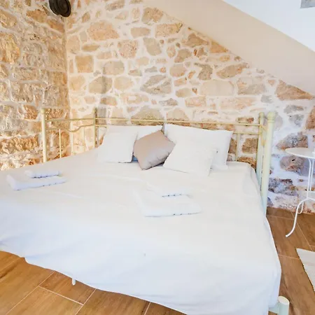 בית נופש Lucy, A Mediterranean Rustic Haven, Pet Friendly Matulini